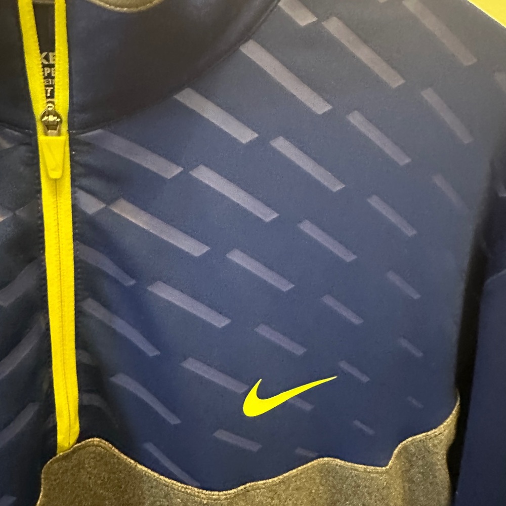 Nike Golf Men's Dri Fit  Performance 1/4 zip pullover. - Picture 6 of 6